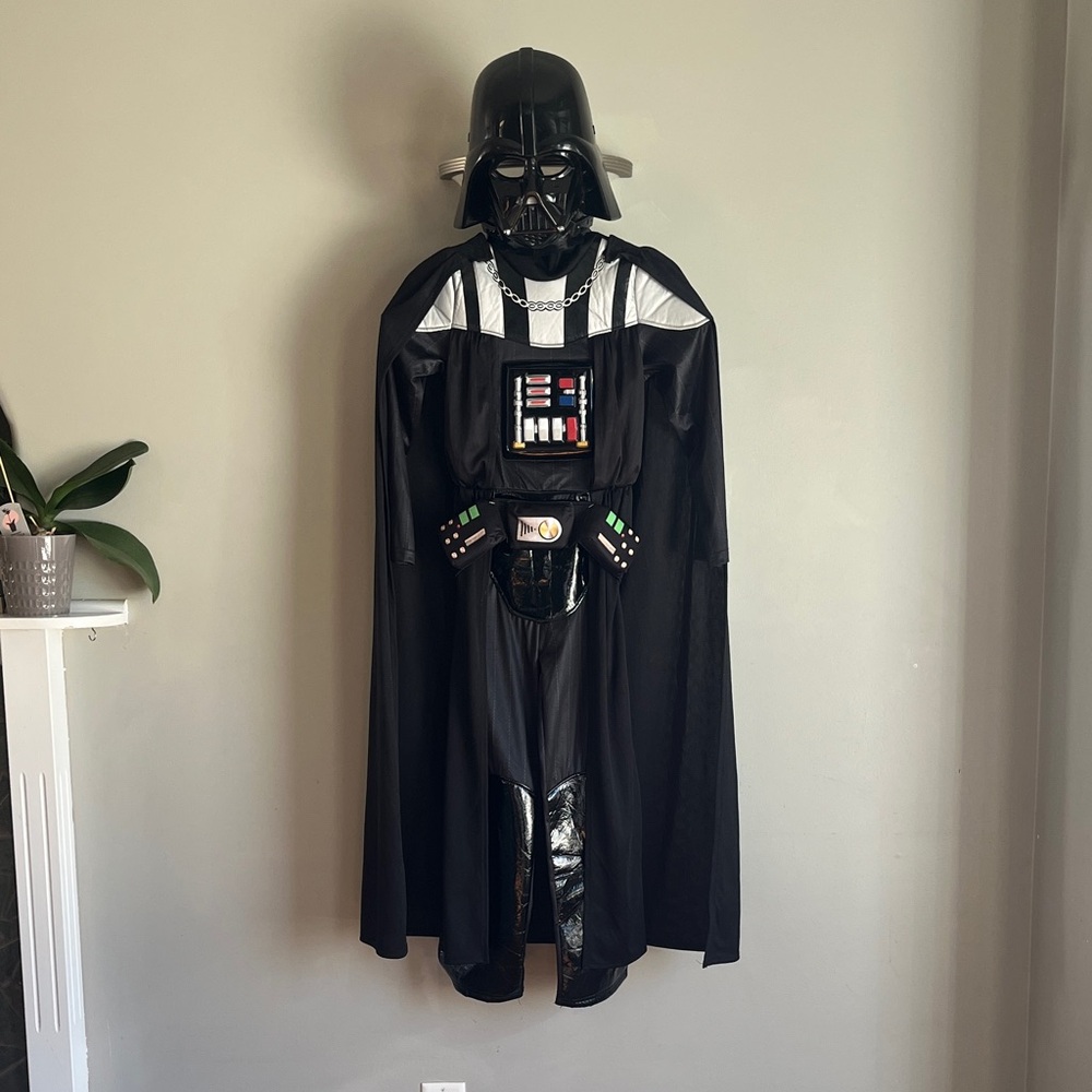 Disney Darth Vader Costume for Kids with Sound. Size 9/10